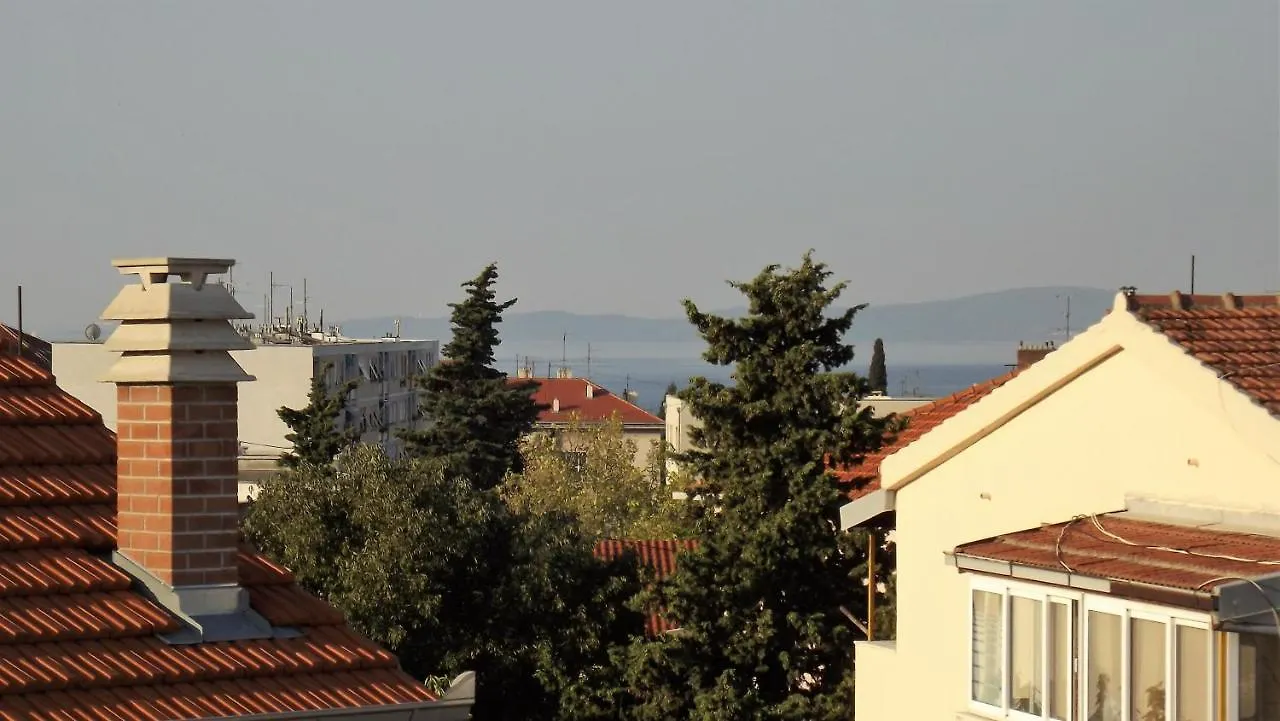 Cozy Apartment 16 With Double Bed Sleeper Couch Сплит