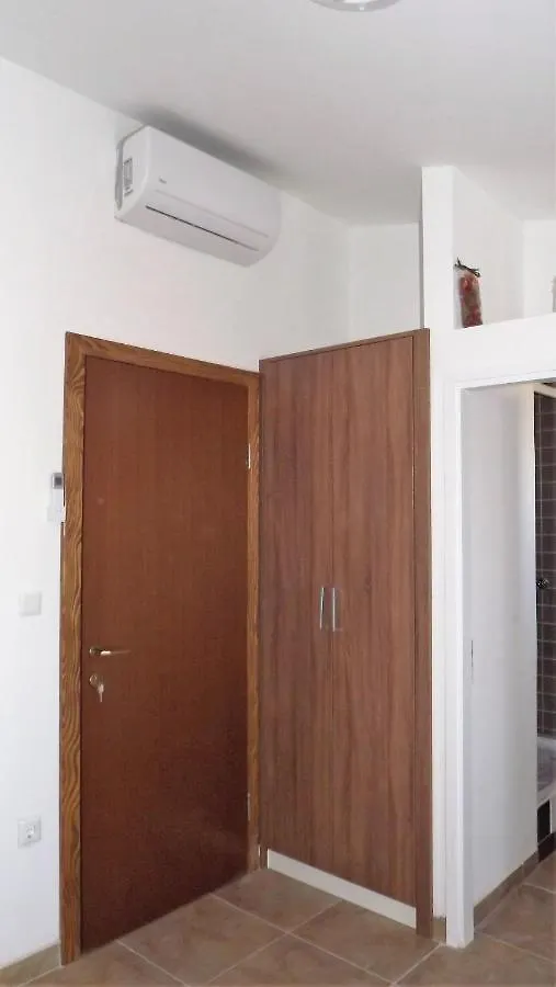 Cozy Apartment 16 With Double Bed Sleeper Couch Split